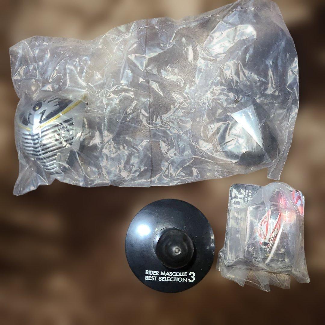 Rider Mascolle Best Ryuki & Kamen Rider Geets Mask Blister Charm Set