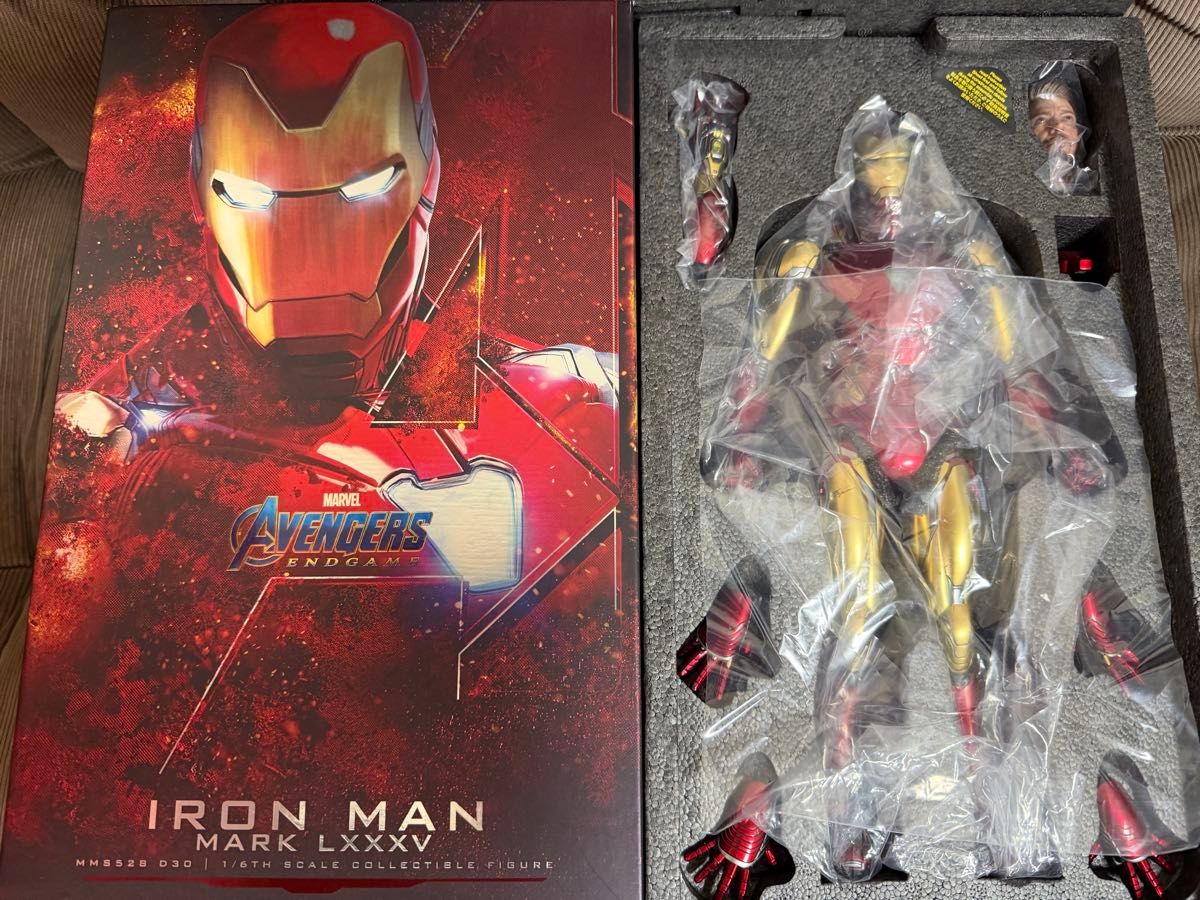 Hot Toys Iron Man MK85 and Captain America 2-Piece Set