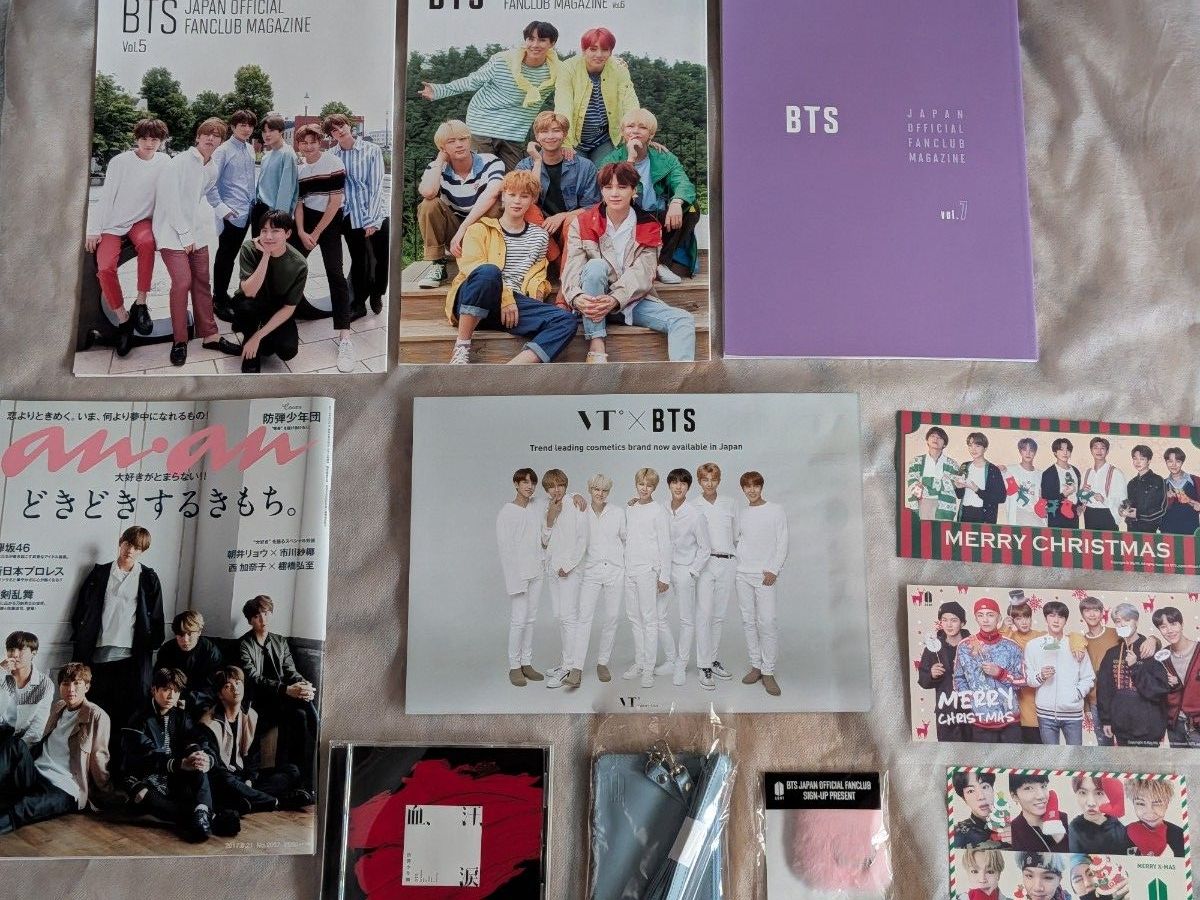 BTS官方粉丝俱乐部会报杂志、周边商品整套出售,包含CD、卡套、钥匙扣及3张圣诞贺卡 anan