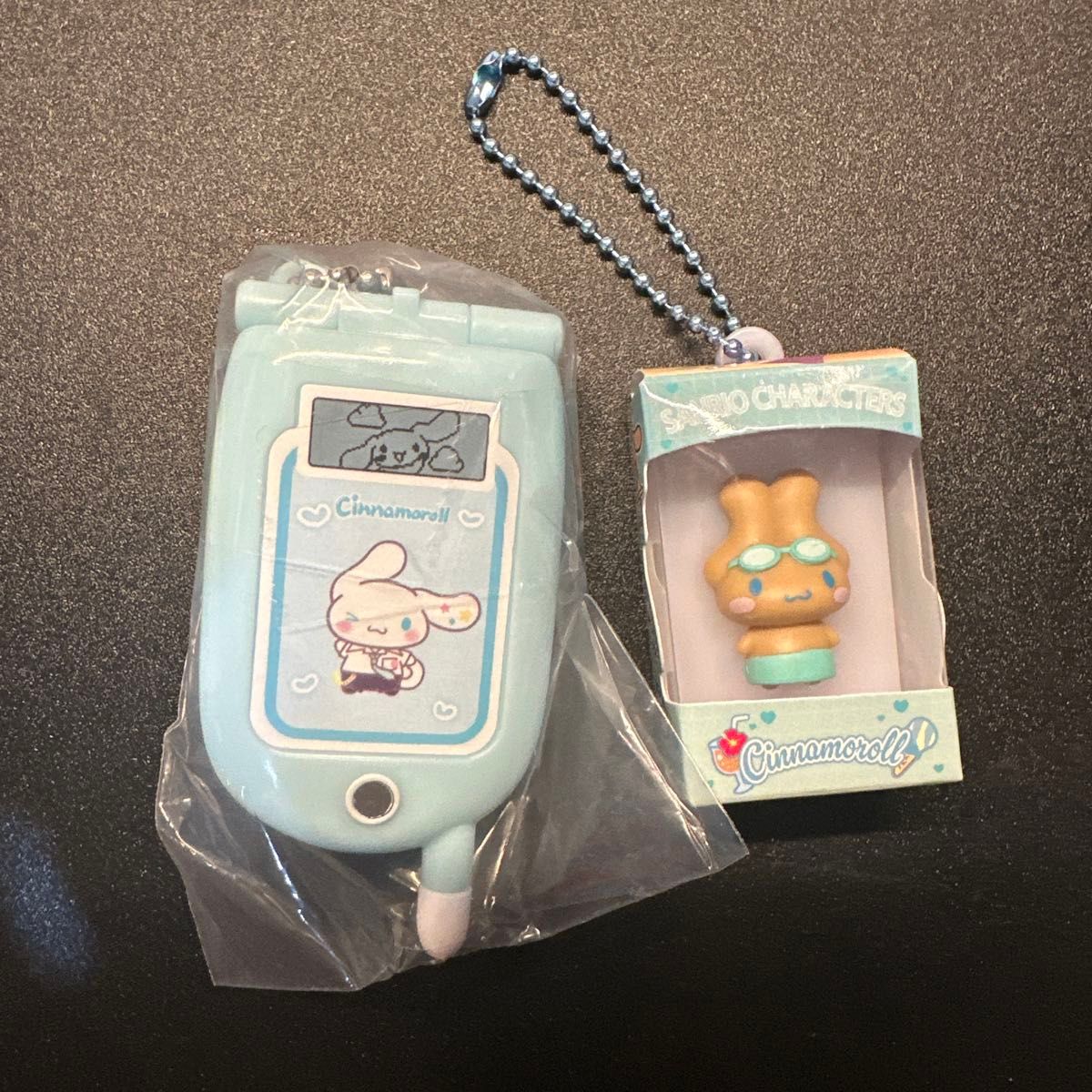 三丽鸥 Cinnamoroll 翻盖手机造型镜子挂件&迷你手办 2件套
