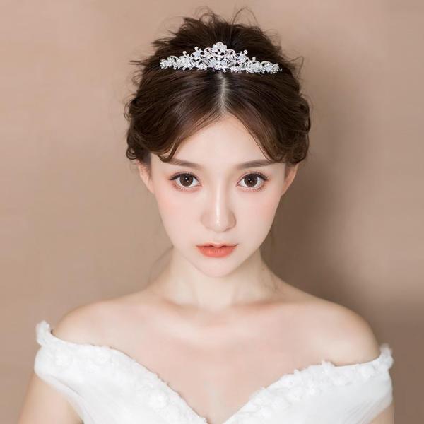 ウエディング ティアラ 髪飾り ウェディング クラウン 結婚式 ヘッドドレス 安い ブライダル用 王冠 パーティー 二次会 ヘアアクセサリー 花嫁 発表会