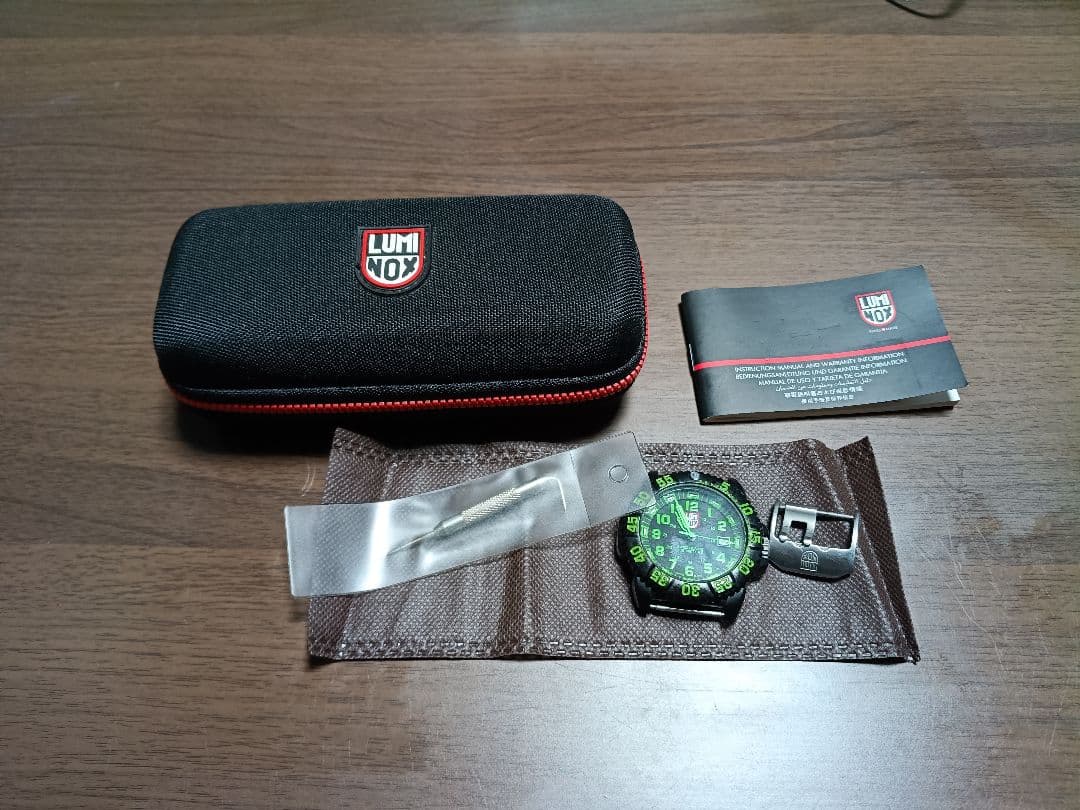 Luminox 黑色/绿色