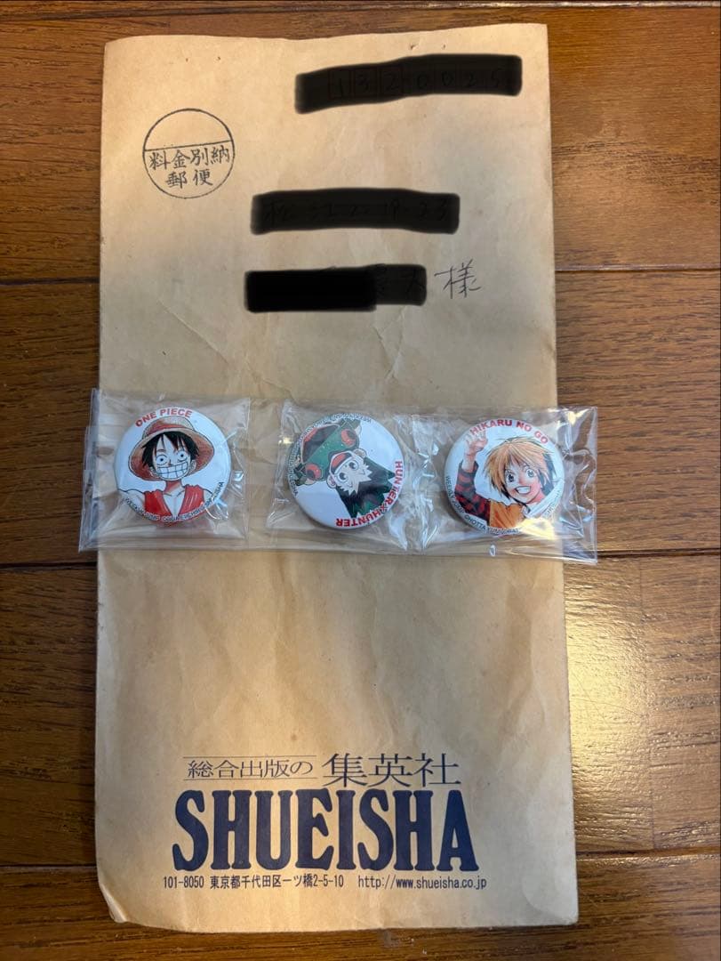 Rare, early 2000s, Shueisha Weekly Shonen Jump prize item: a set of 3 can badges