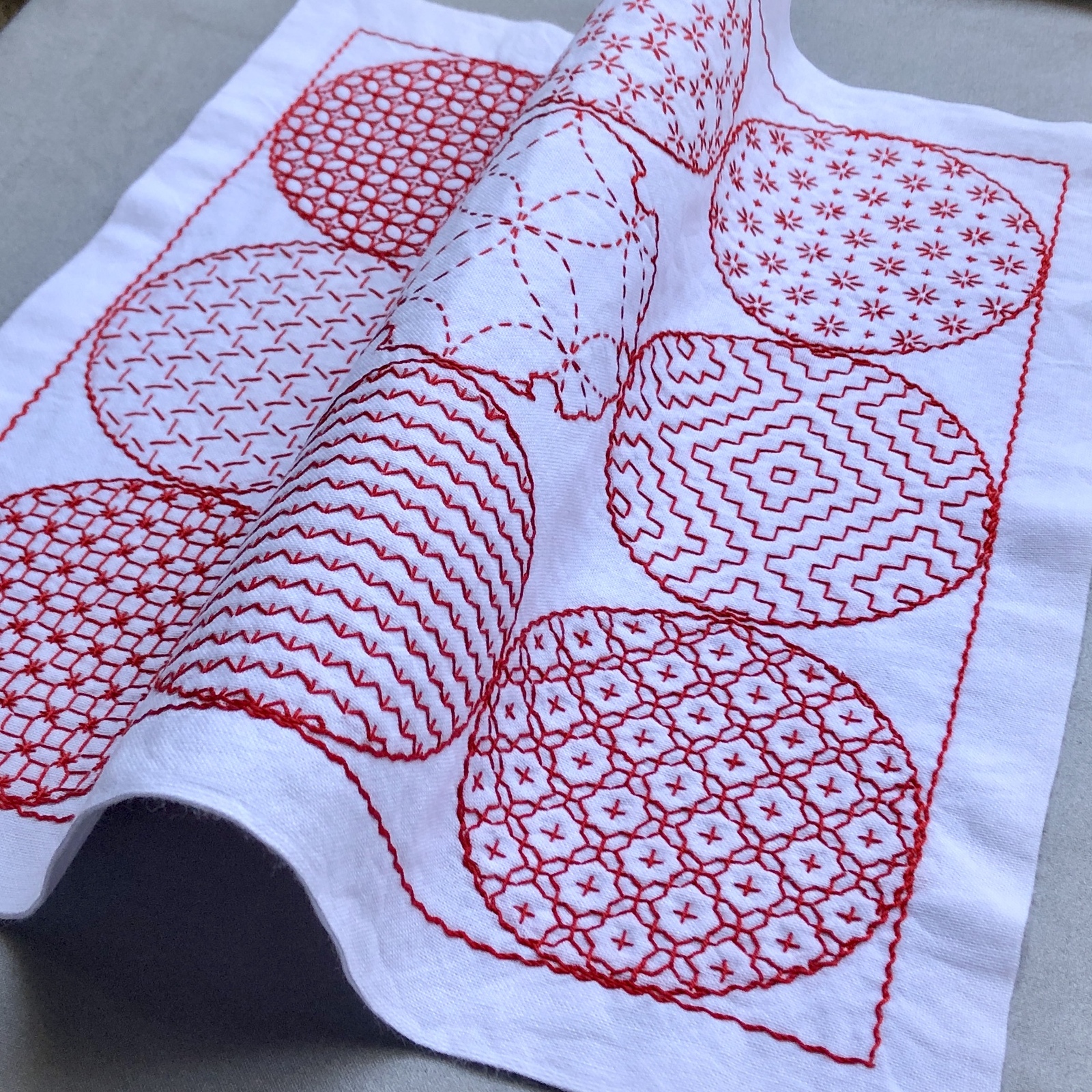 刺し子花布巾【一目刺し寄せ图案㉛】