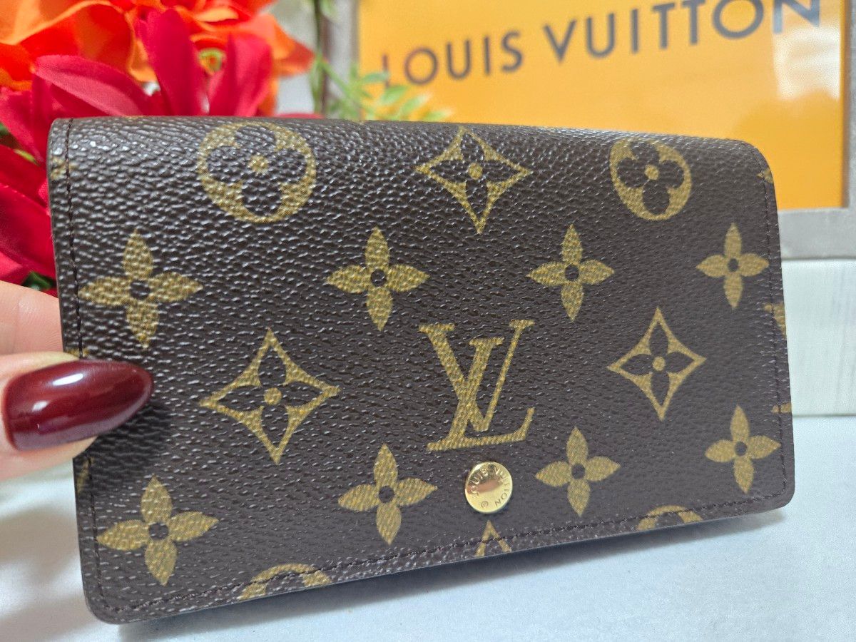 LOUIS VUITTON Louis Vuitton Monogram Trezor Bifold Wallet with L-Shaped Zipper