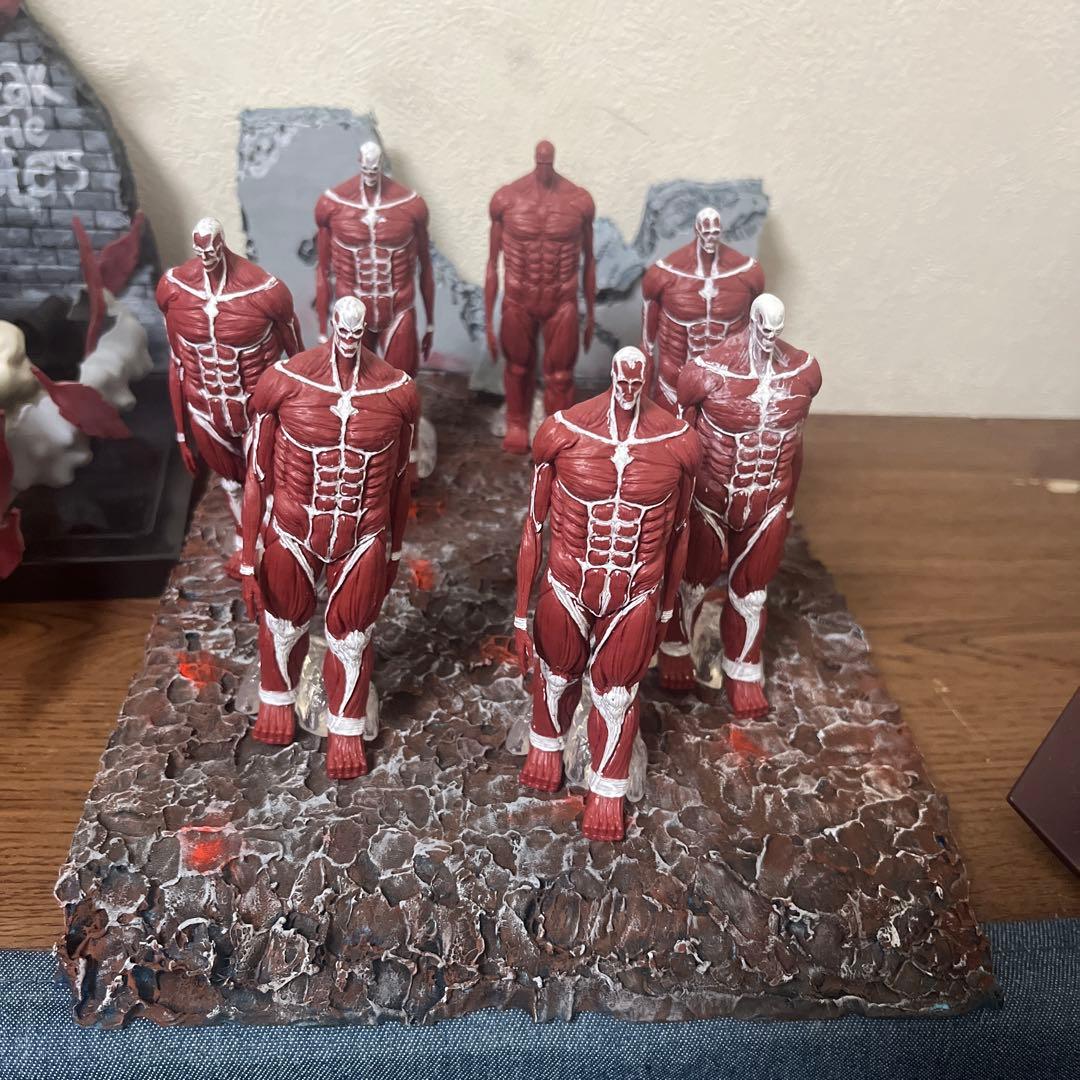 Attack on Titan Jirashiri Figure Diorama Set