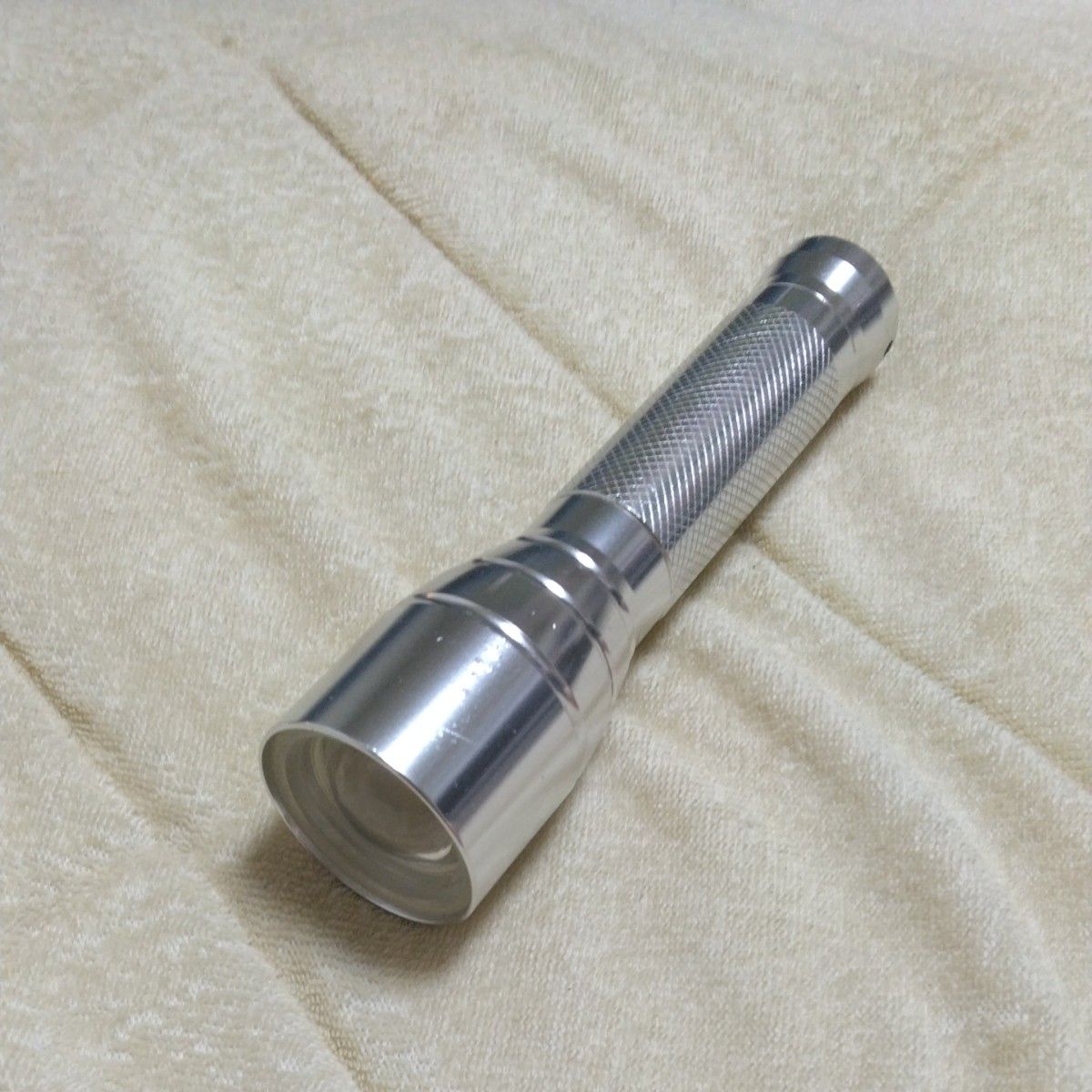 手持式照明灯 手电筒 银色 户外 防灾用