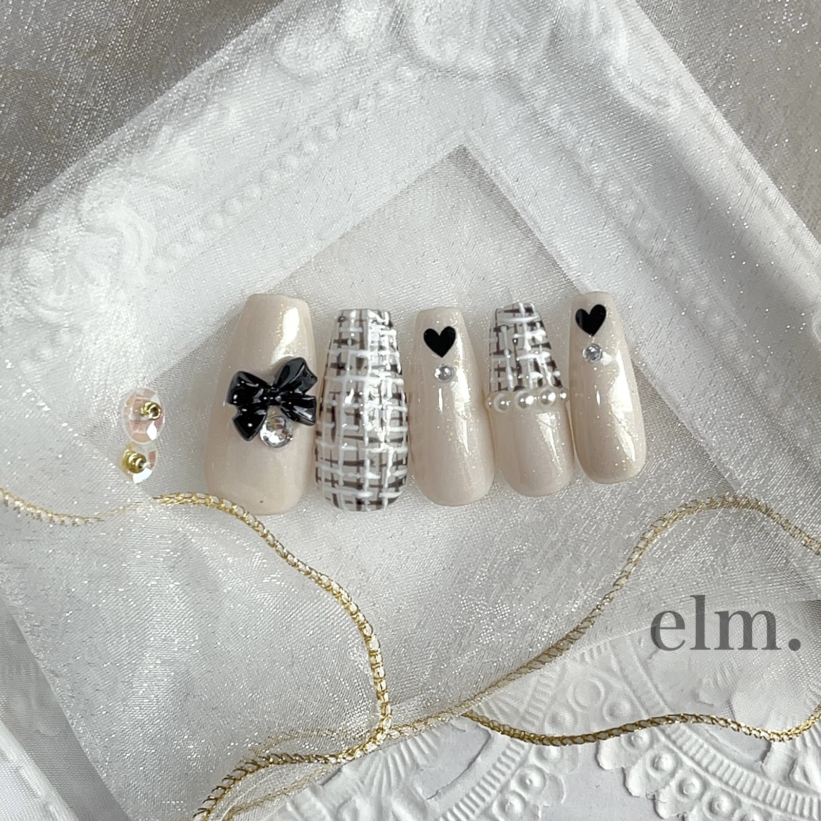 (11) Beige nail tips with ribbon and check pattern