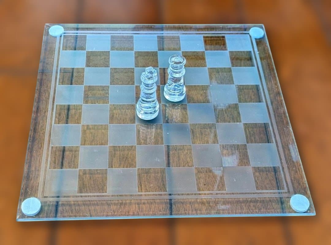 未使用 玻璃国际象棋套装 透明·磨砂玻璃棋子附带