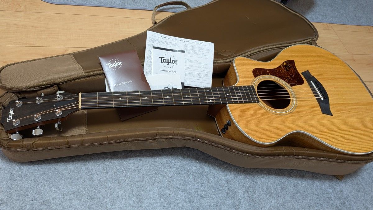 【品相极佳】泰勒 214ce-K(柯阿木)2017年款 电箱吉他 原装琴盒附带