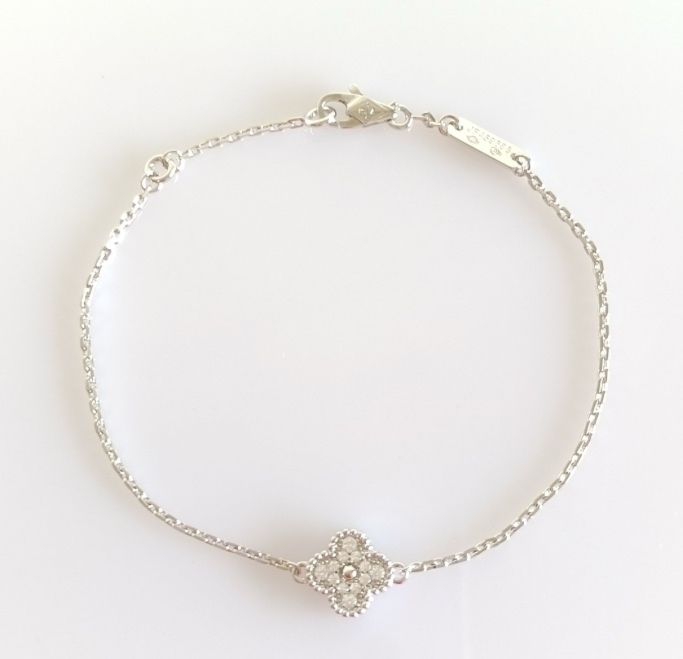 Luxury pave Moissanite moasanite白金迷你三叶草手镯9.5mm