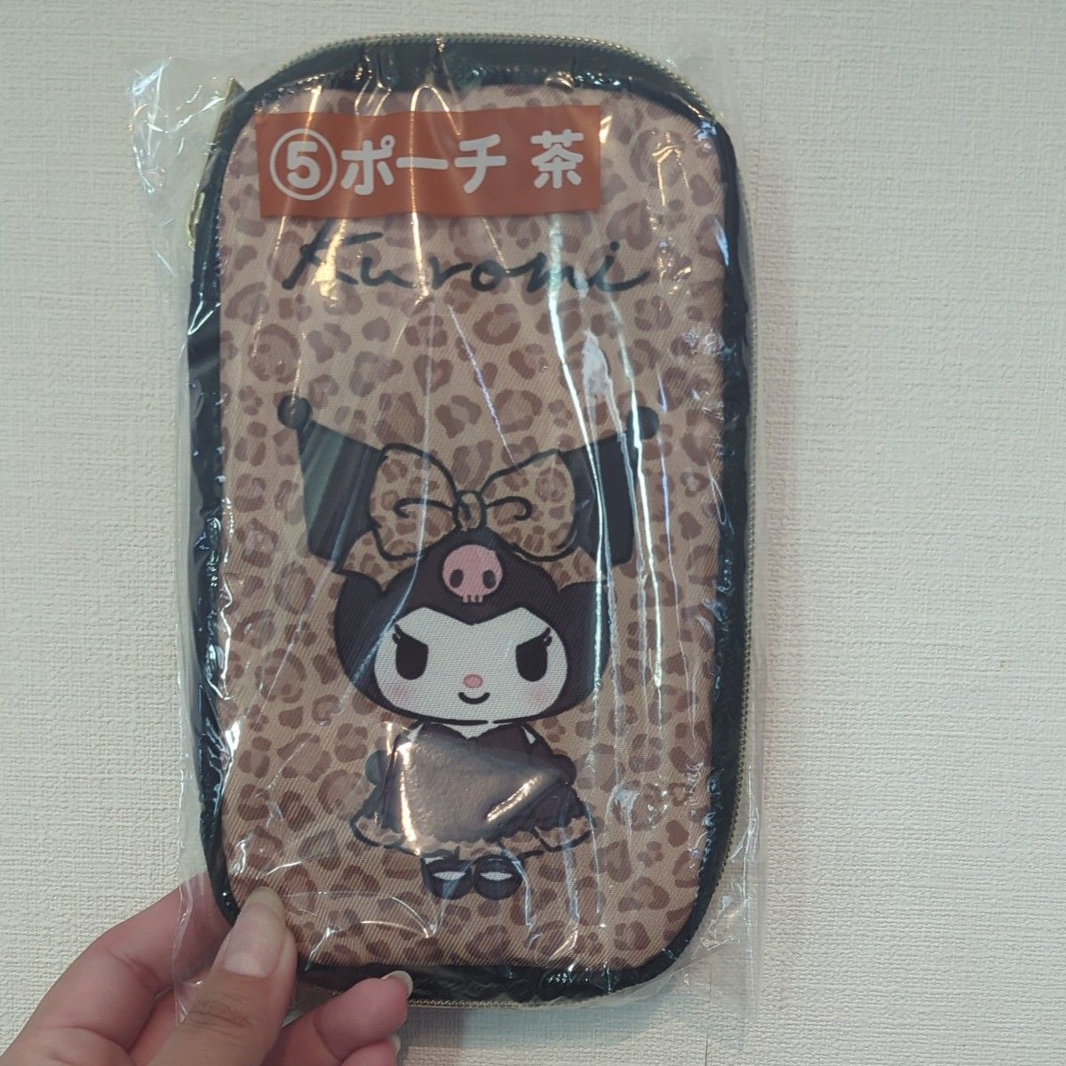 Sanrio Crayon Shin-chan Prize Lottery ⑤ Pouch, Leopard Print, Brown