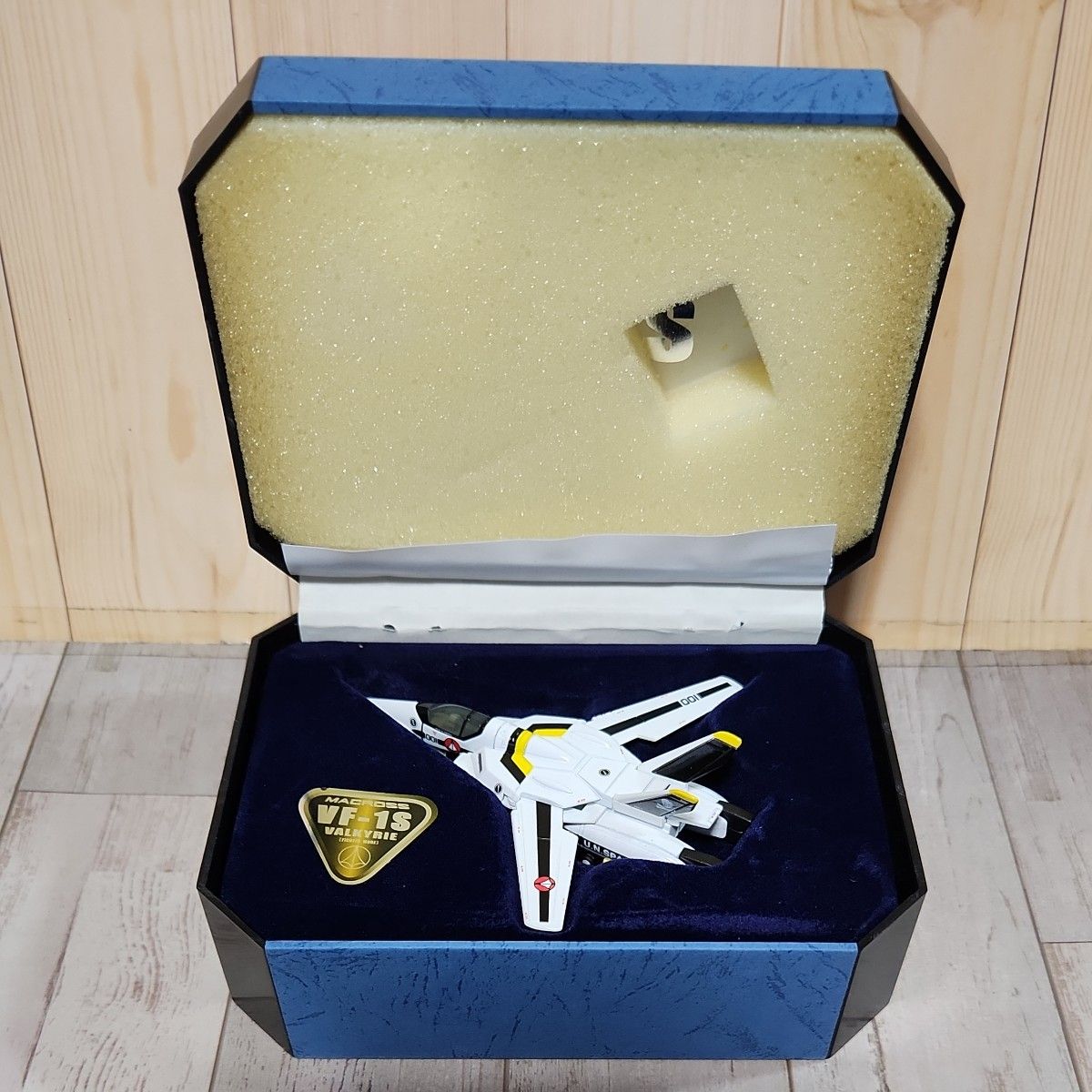 超时空要塞 VF-1S VALKYRIE 1:144 SCALE DIECAST MODEL FIGHTER MODE