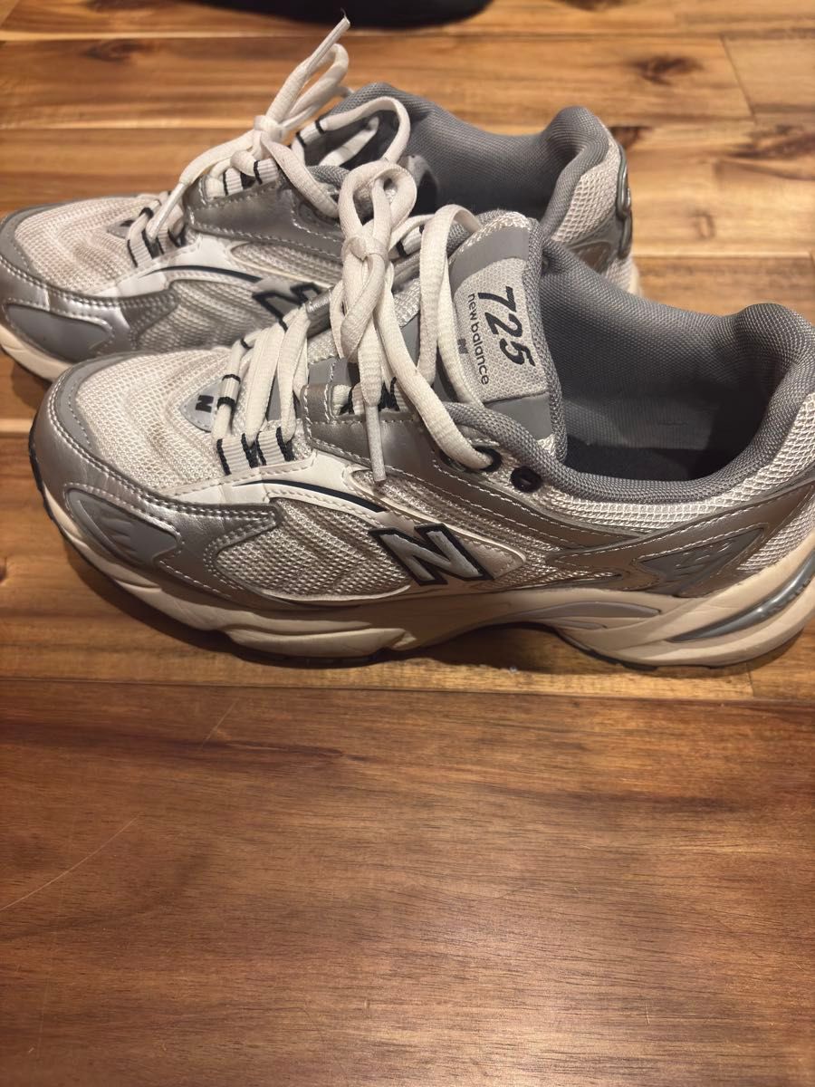 New Balance ニューバランス 725 スニーカー シルバー ホワイト