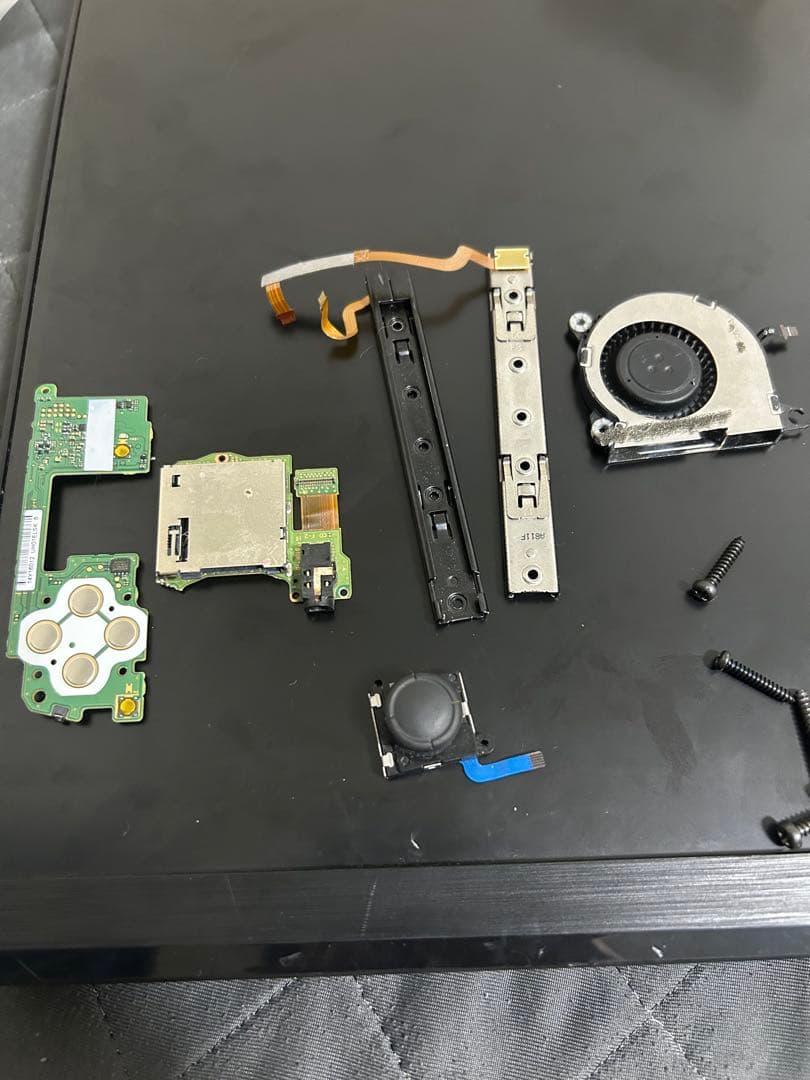 Switch故障主机3台 + 液晶显示器 + 各种替换零件和线缆套装