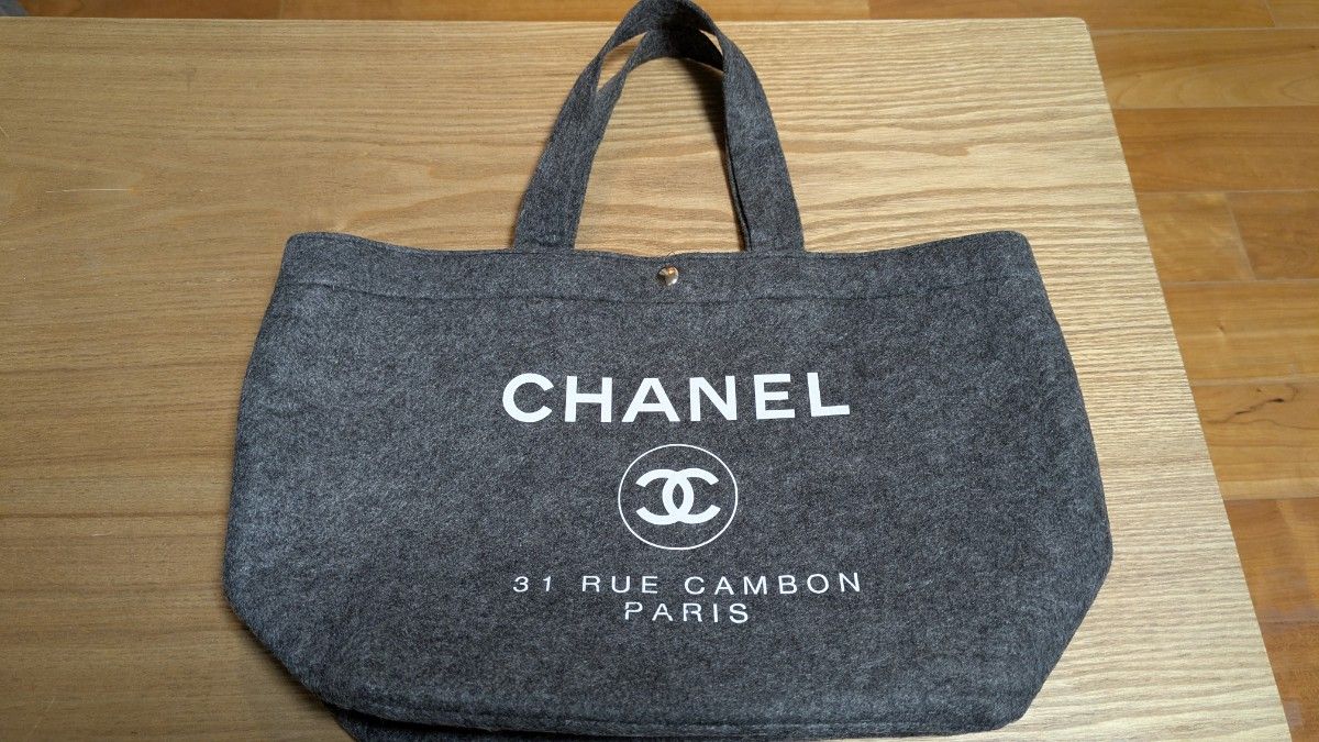 CHANEL novelty felt tote bag, gray, with Chanel button and magnet