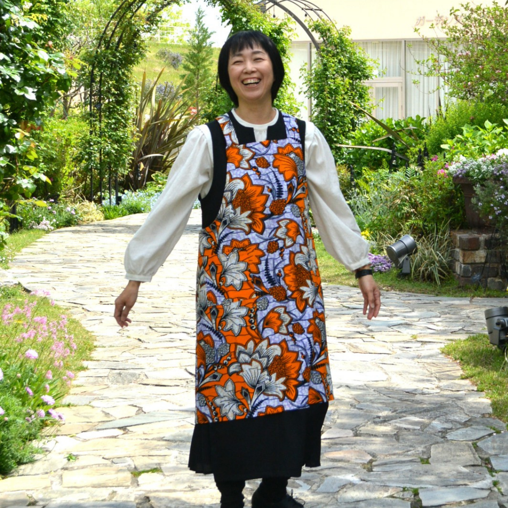 非洲布 套头式围裙 交叉围裙 肩挂式 生日 母亲节 非洲风 非洲 轻便 不易肩颈疲劳 成人围裙 料理教室 限量款 连衣裙风格 修饰身形