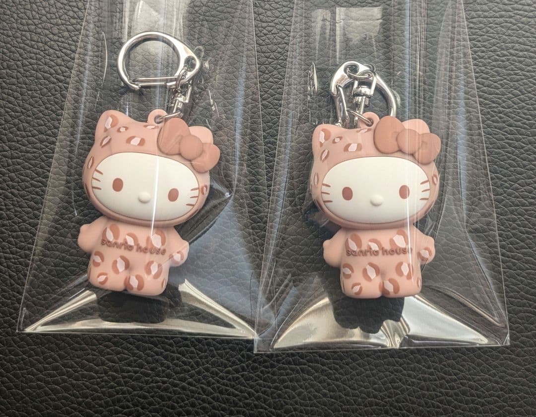 2 pcs! Sanrio House Hello Kitty Figure Charm