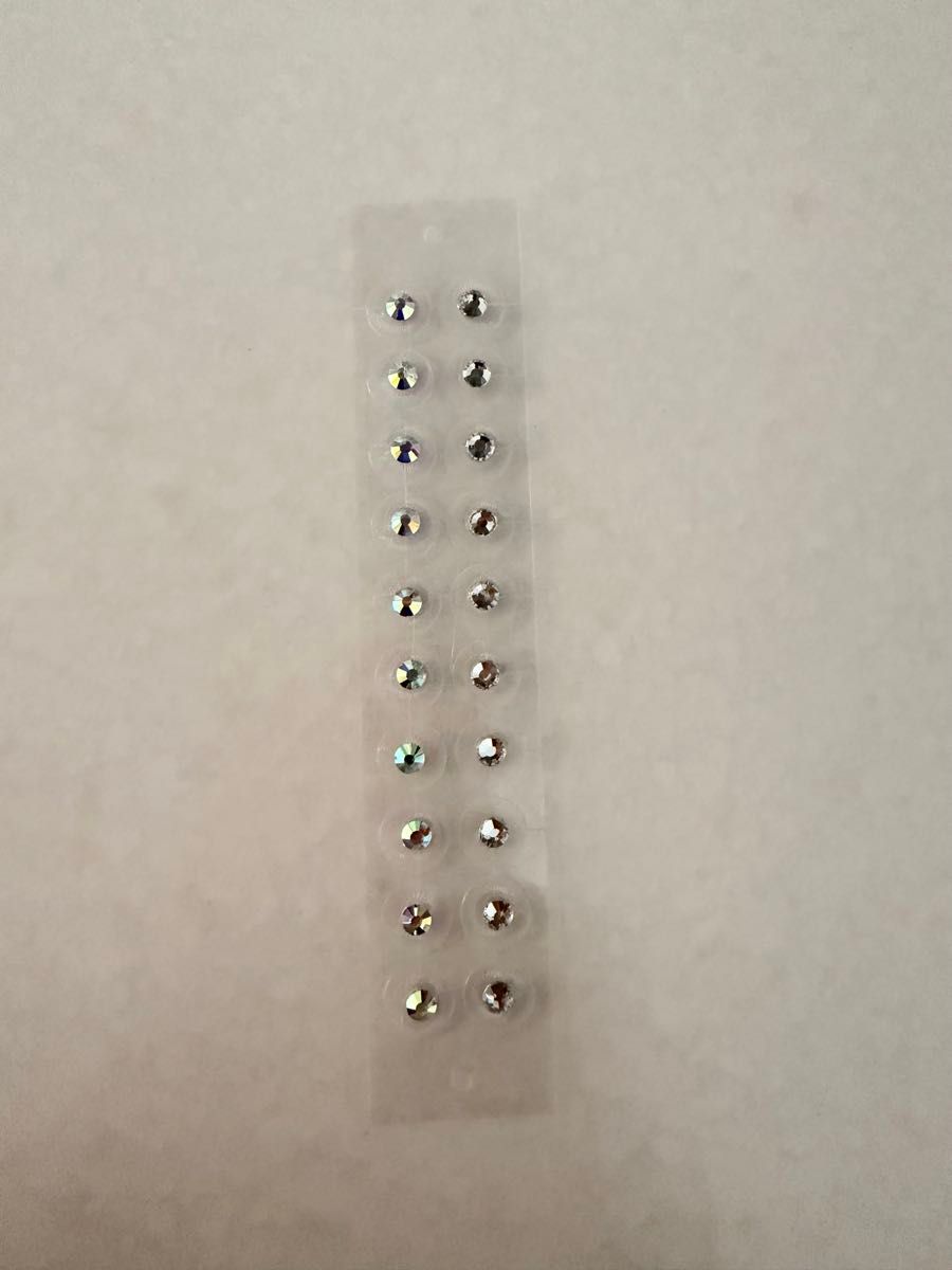 [One Coin Designs] Ear Crucible Jewelry 10 Grain Set Swarovski-style Seal Type