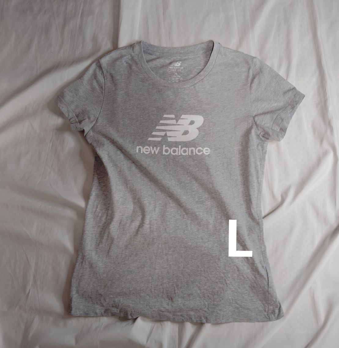 New Balance 女士 T恤 L码 灰色 Essentials系列