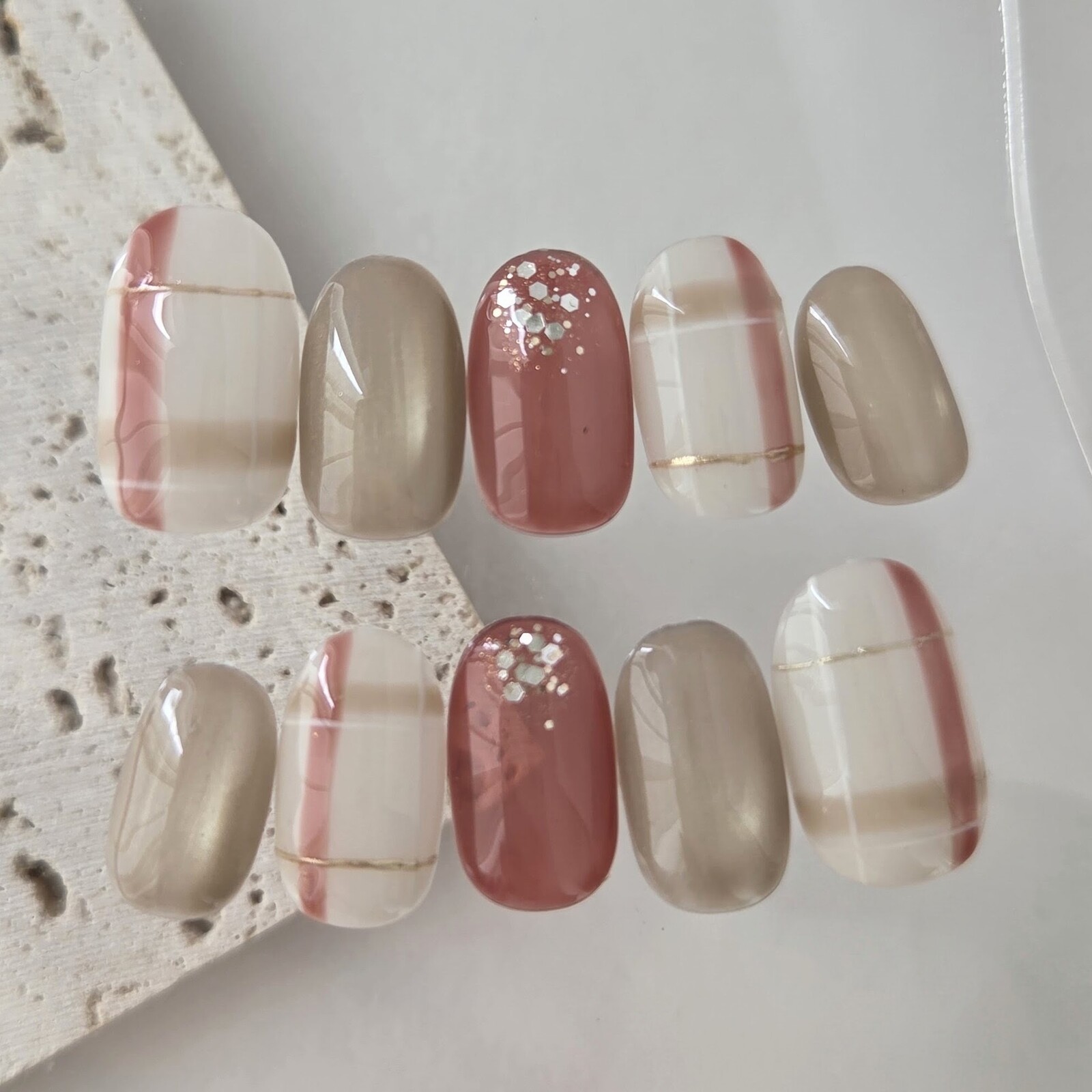 Check-pattern nail tips, dusty pink × beige × milky white × gold, adult-cute glossy nails💭🩰 no.80 Blush check