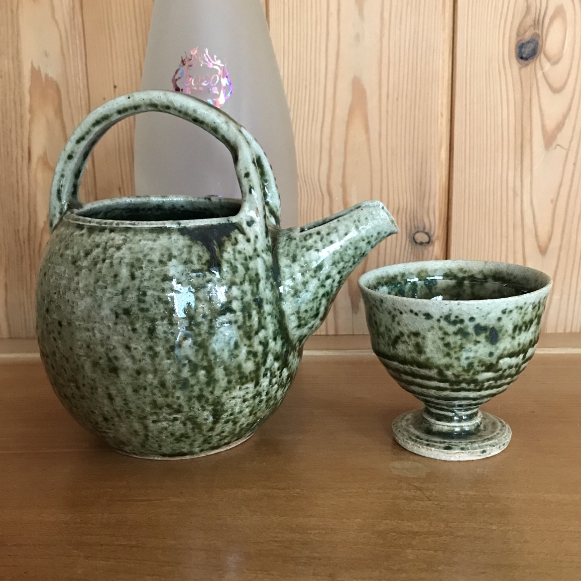 也可以单独销售倒酒 (2合) 和酒杯。