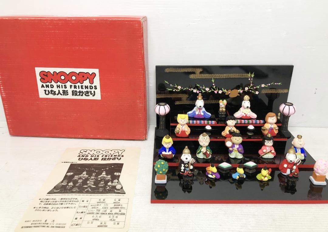 Kichikoku Mitsuhiro Snoopy & Porcelain Hinagata Doll Sectional Decoration Hina Display