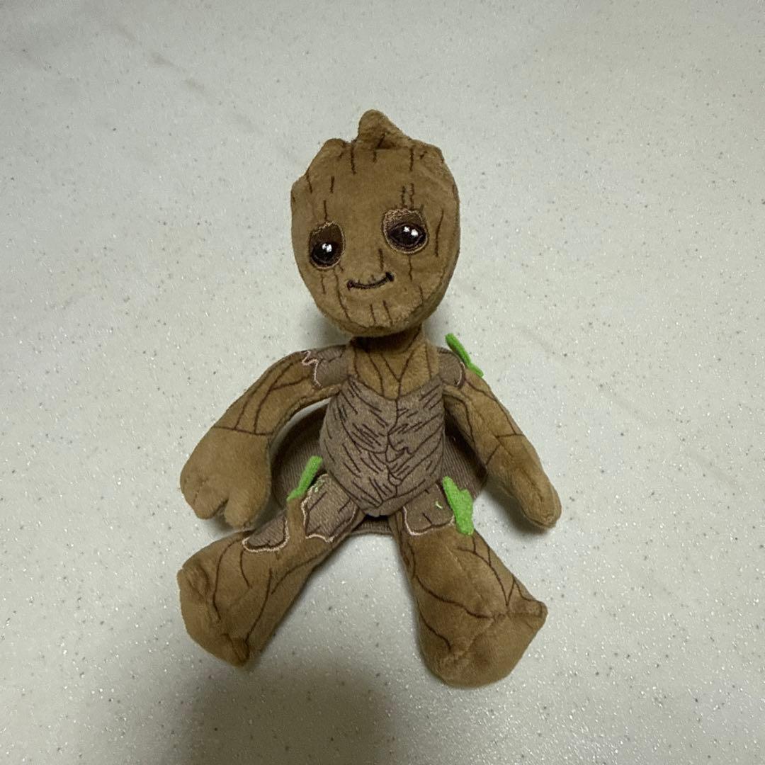 带格鲁特布娃娃磁铁的肩装Marvel