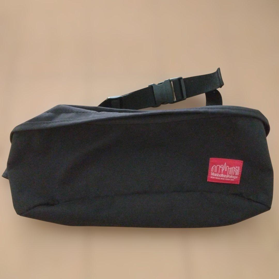 Manhattan Portage 黑色胸包