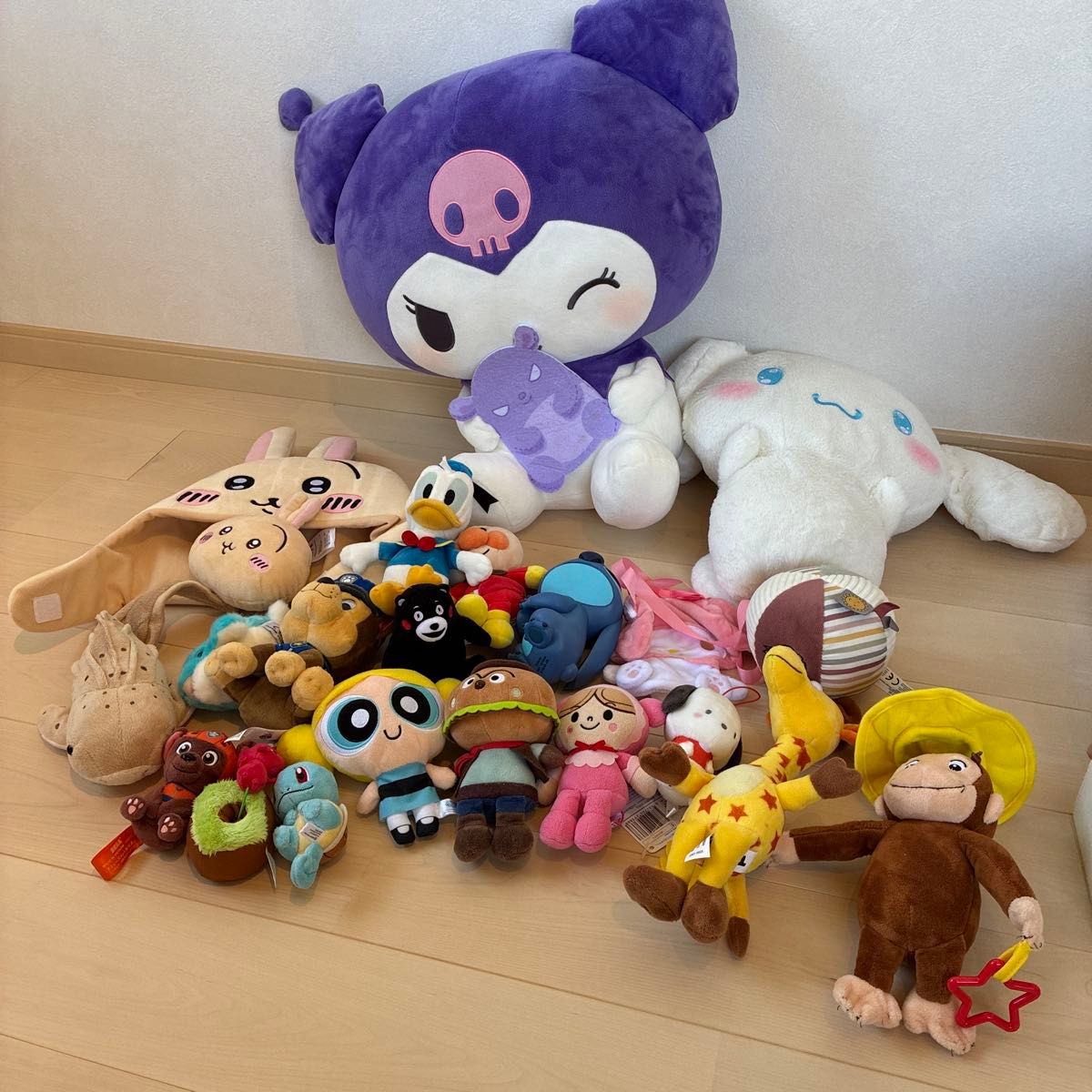 Sanrio stuffed toys—bulk sale of over 20 items, including Kuromi, Cinnamoroll, and more.