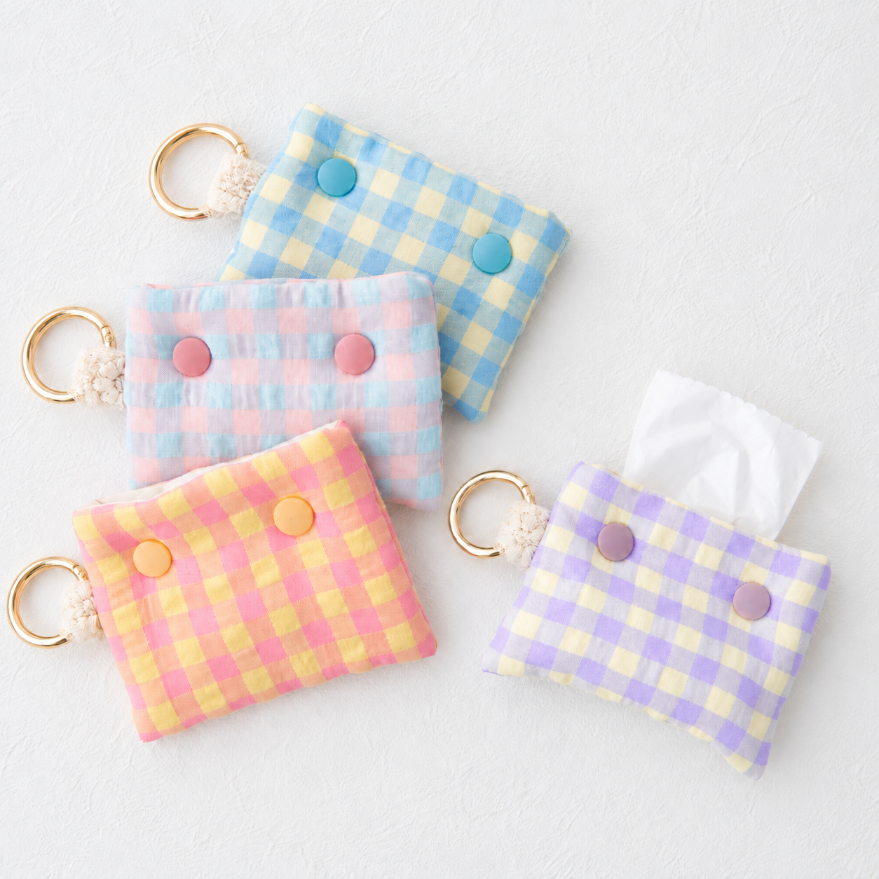 蓬松柔软质感×轻盈触感❀垃圾袋收纳架,只需挂在包上,即可随手取出塑料袋的便携式收纳袋;垃圾袋收纳盒、垃圾袋固定架、卷装垃圾袋收纳袋、遛狗时的随身迷你收纳袋、宠物便携收纳袋、韩系风格、便携式塑料袋收纳袋