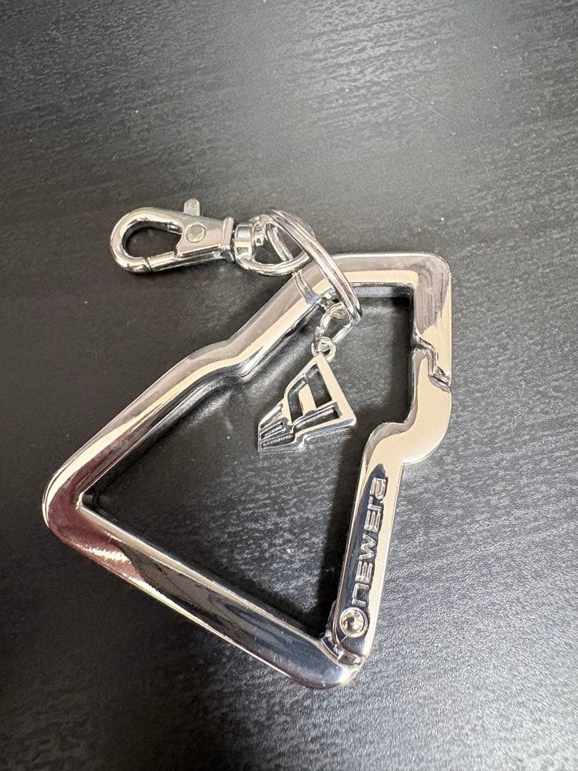 NEW ERA卡拉比纳钥匙圈银色