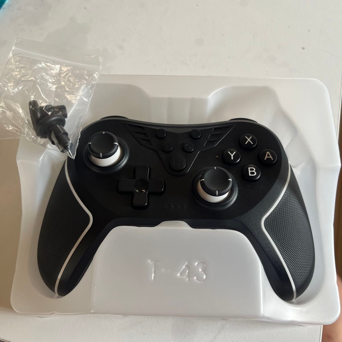 Wireless controller for Switch T-43, Black. Only the manual is missing. The original price was around 6000 yen. Includes the box.