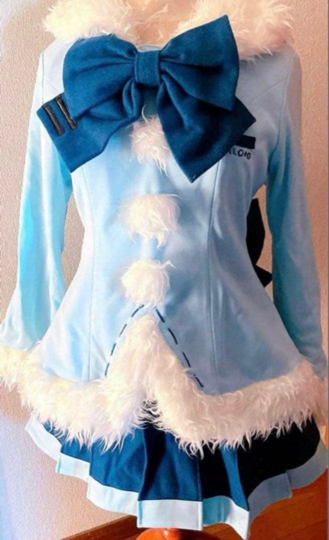 带假发的cosplay服装雪未来蓬松大衣 (初音未来)