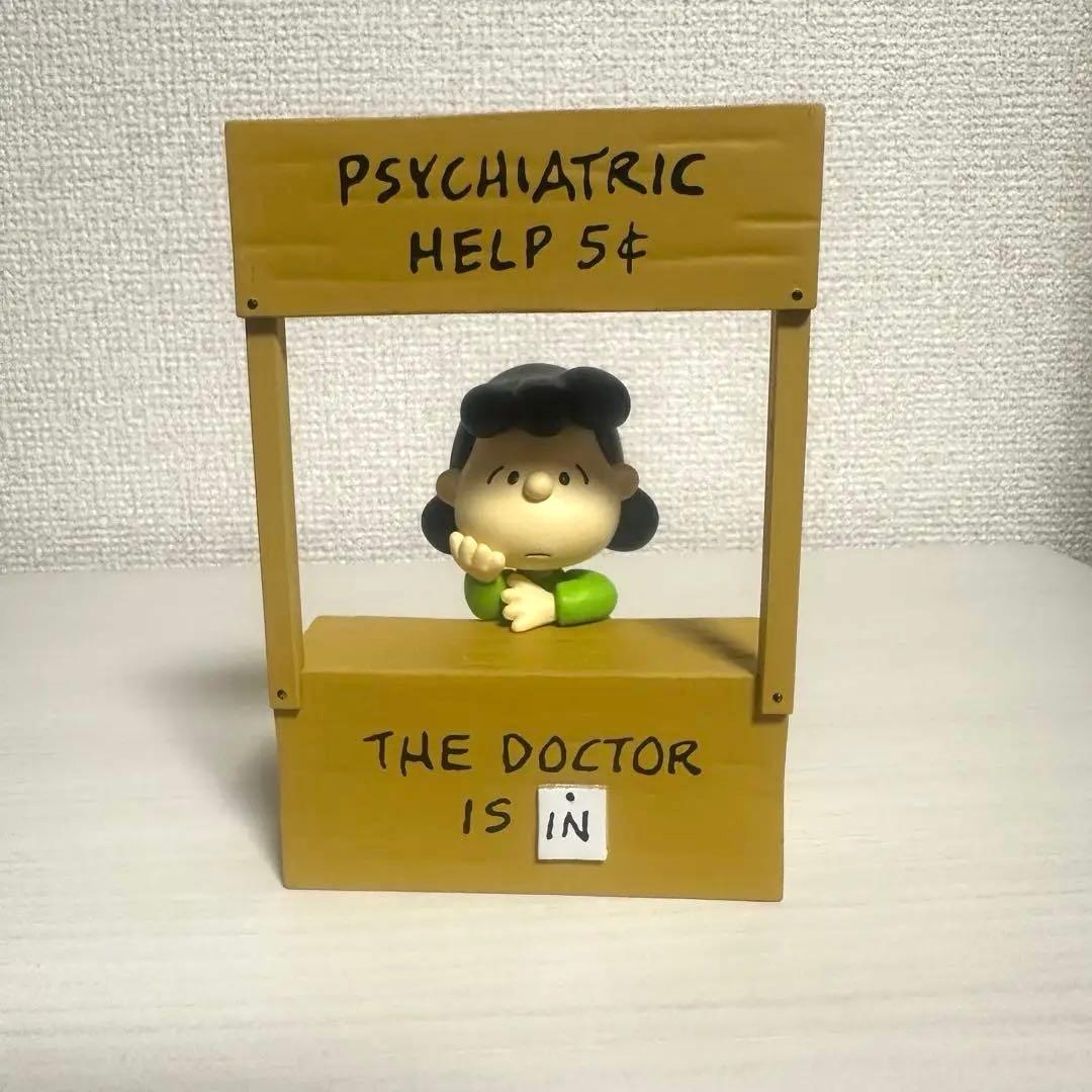 Snoopy Lucy Psychoanalysis Stand Figure