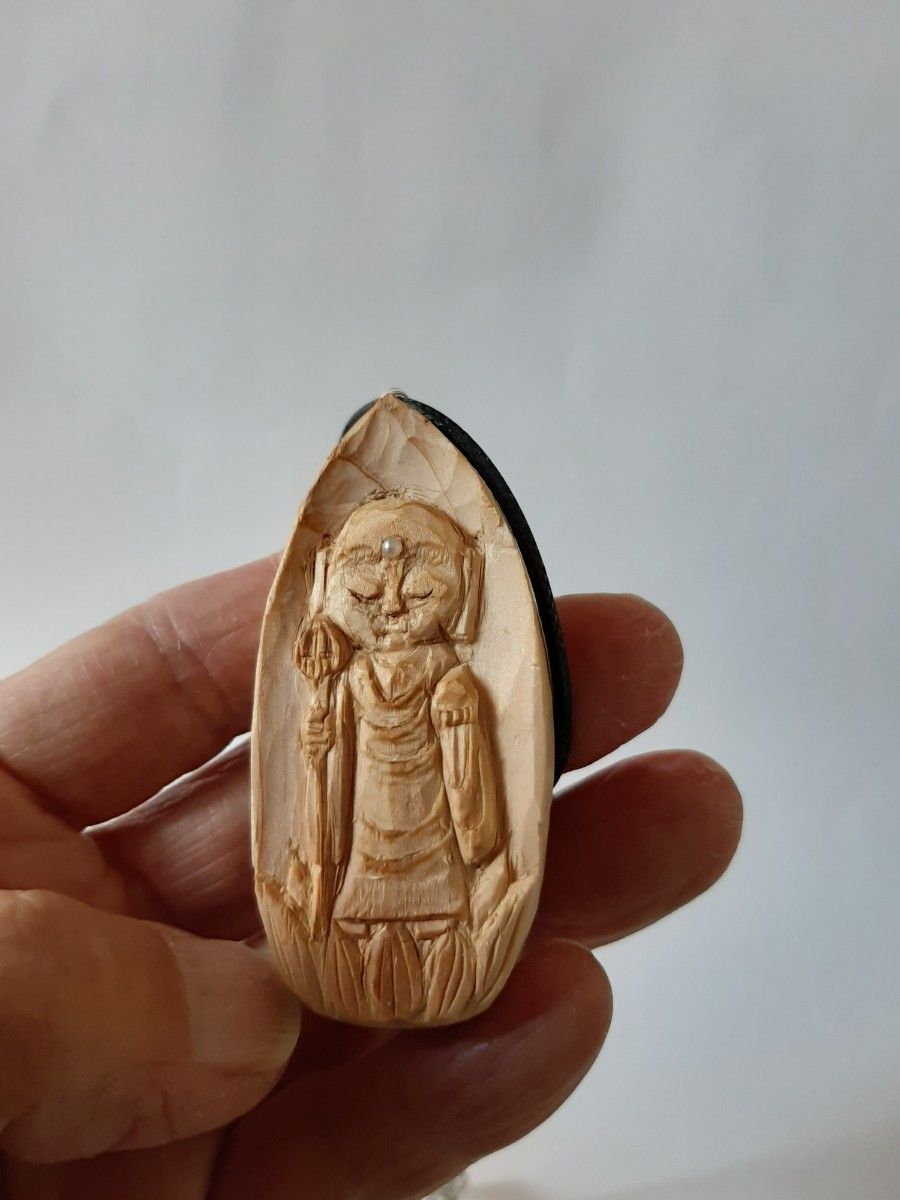 手彫りのかわいいお地蔵さんペンダント&ネックレス(ブローチ)