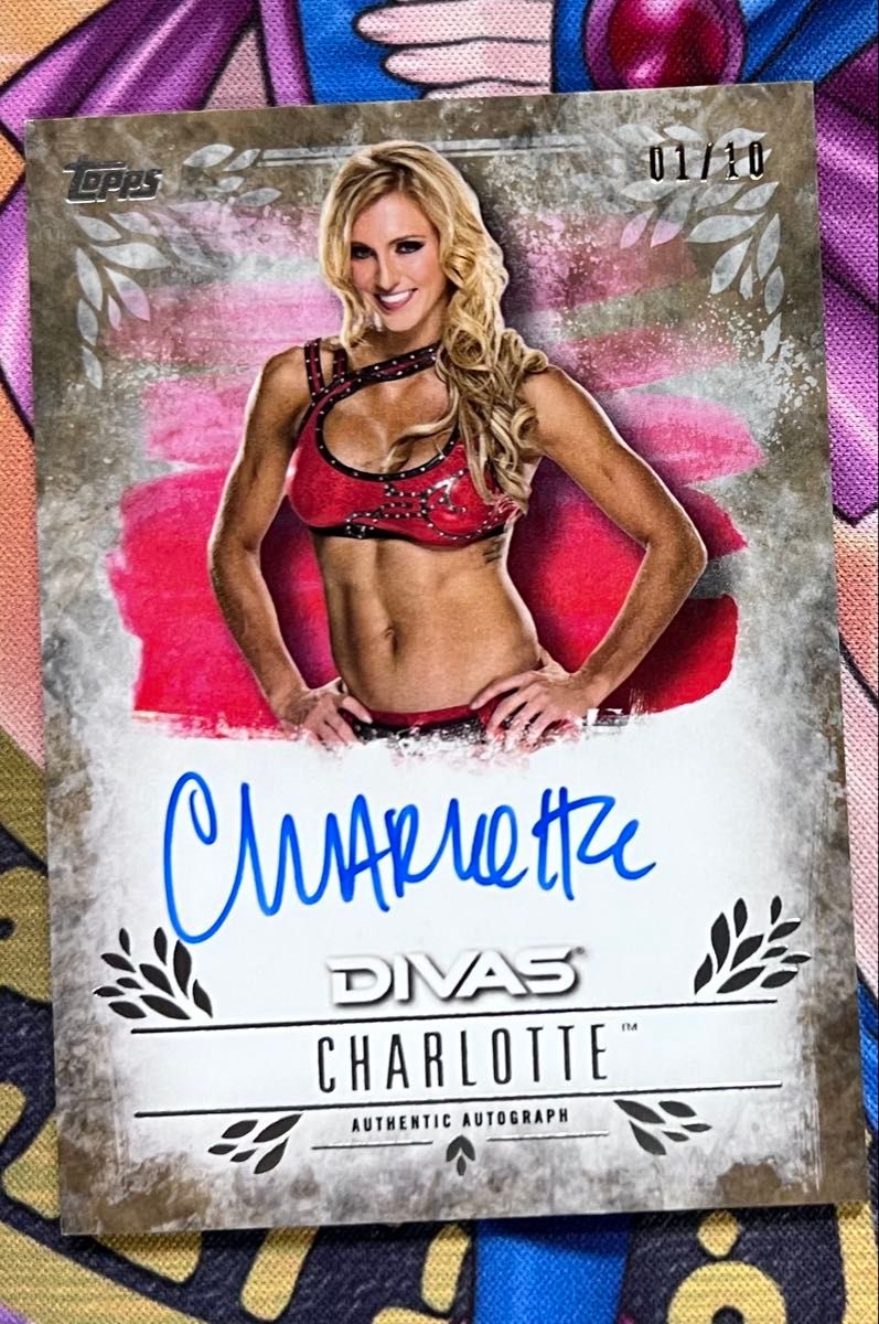 Topps WWE 夏洛特·弗莱尔 亲笔签名卡 01/10 序列号
