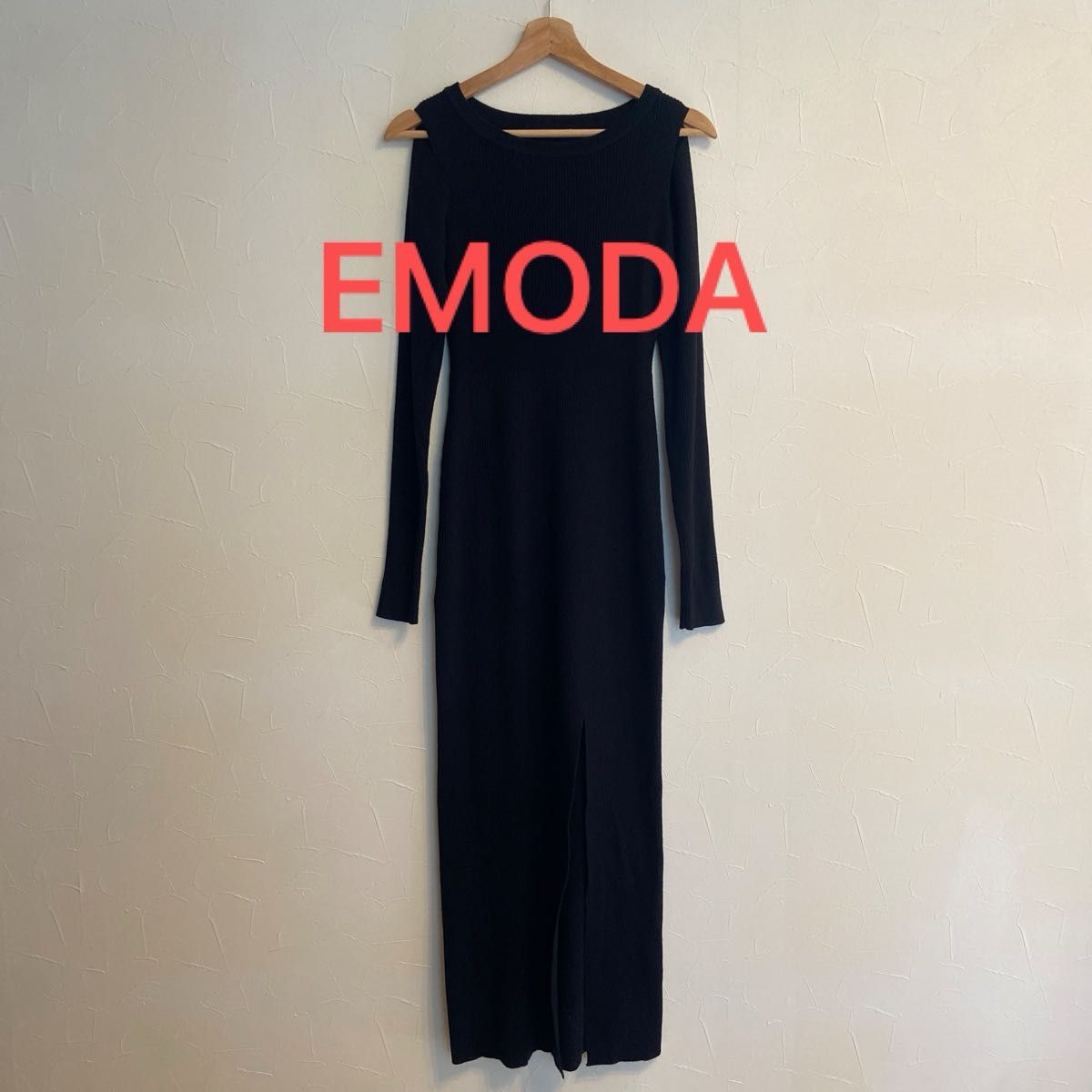 EMODA曲线狭缝马克西尼特连衣裙黑色
