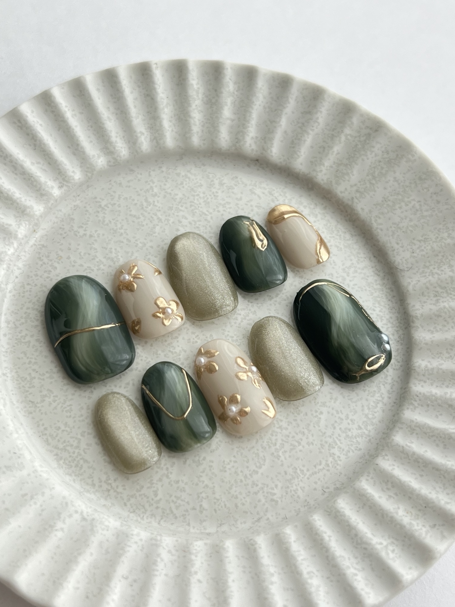 【Autumn Popular Gel Nail Tips Nuance Mini Mirror Flower Green Autumn Muted Color Pearl NO.1 👑】Autumn Popular Gel Nail Tips Nuance Mini Mirror Flower Green Autumn Muted Color Pearl
