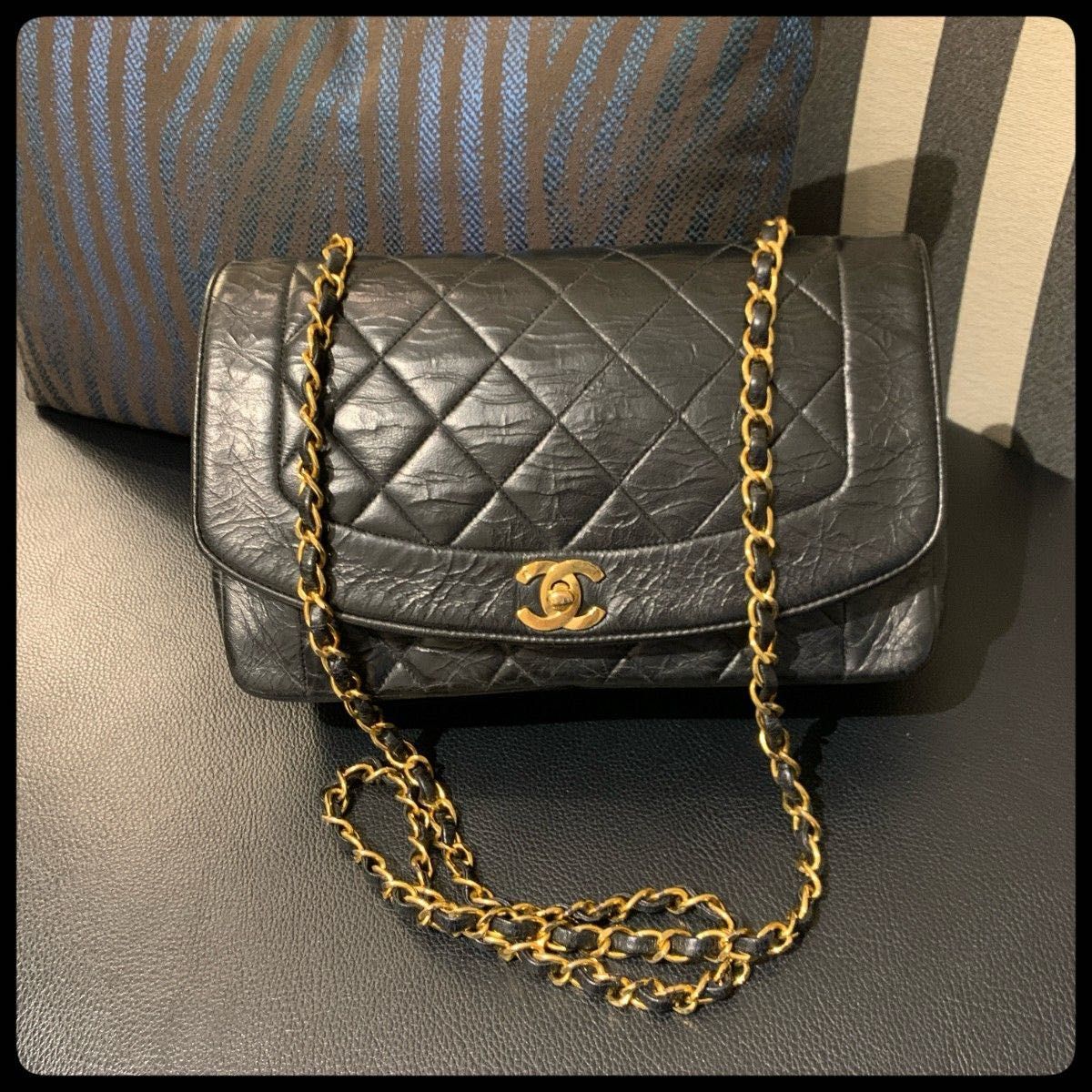 ◎ Authentic CHANEL Diana 25 Lambskin Quilted Turn-Lock Shoulder Bag with Coco Mark