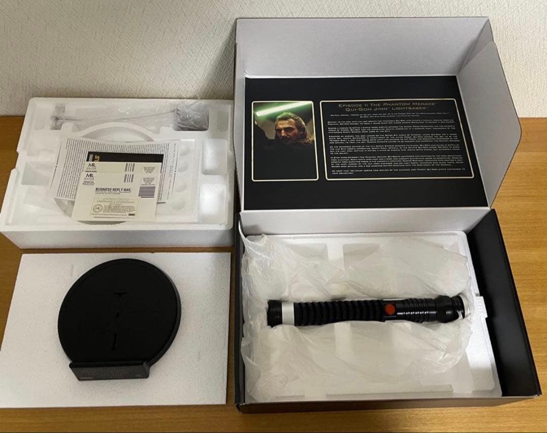 Master Replica Qui-Gon Jinn Lightsaber with Transport Case