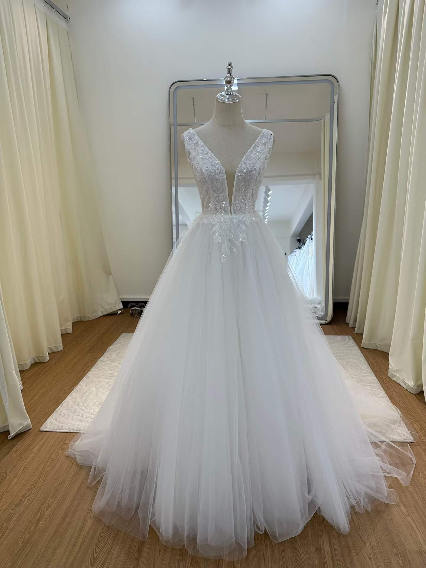 婚纱无袖V领无背裙前拍海外婚礼礼服