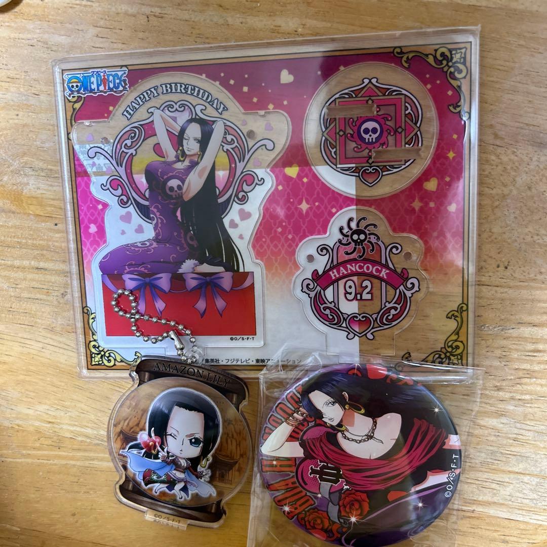 ONE PIECE Boa Hancock Acrylic Stand Can Badge Set