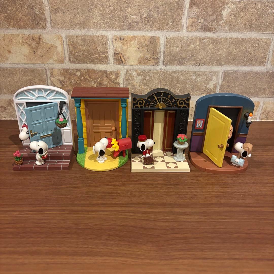 Snoopy Limet Door Story 4-Piece Set