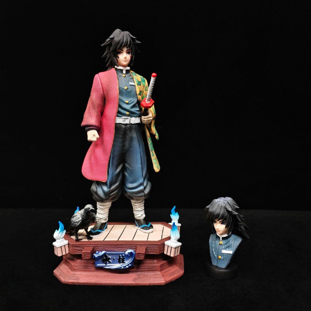 Demon Slayer: Kimetsu no Yaiba Giyu Tomioka Water Hashira Figure with Alternate Head, Kagetora Crow, and Base