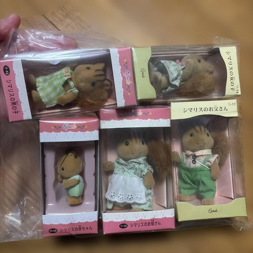 Sylvanian Families Shima Raccoon Family 5-Piece Doll Set Baby