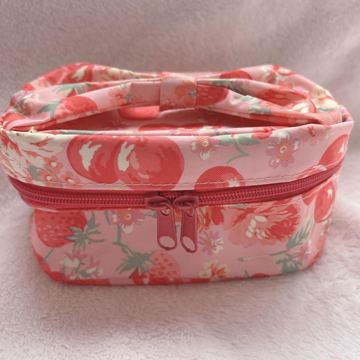 【 LIZLISA 】Liz Lisa Strawberry Pattern Vanity Pouch with Ribbon