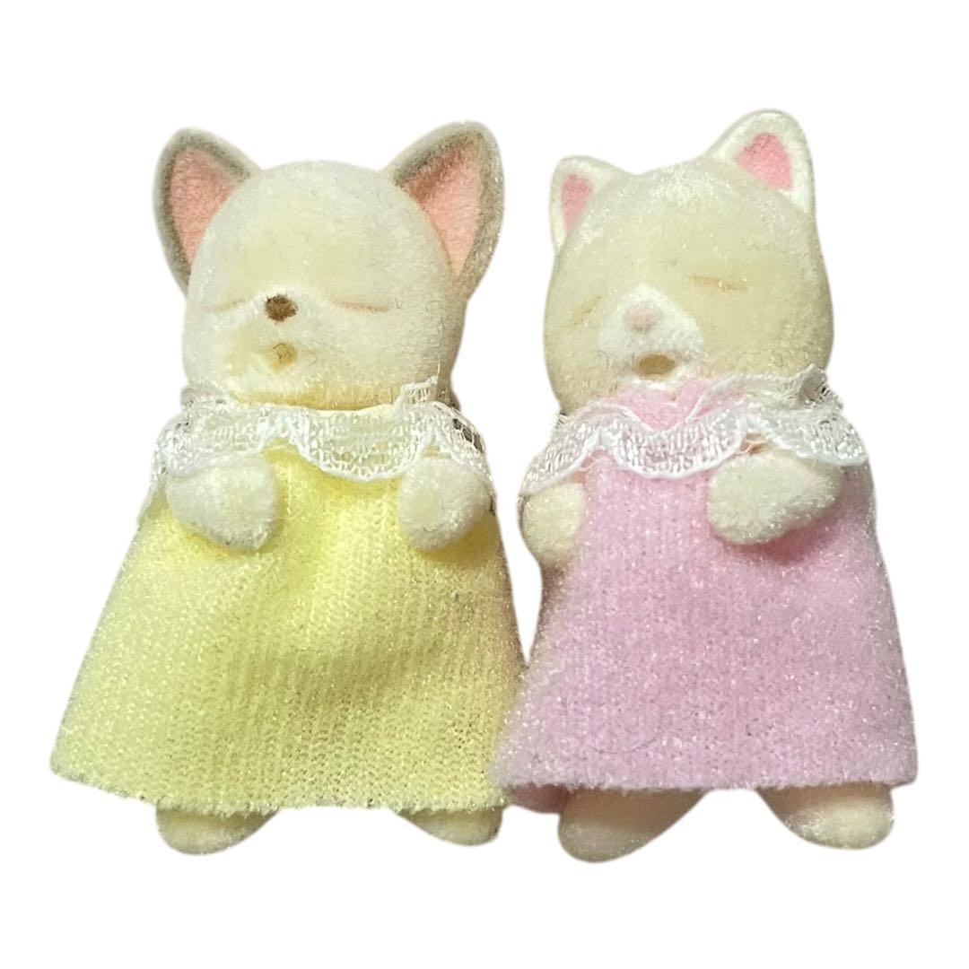 シルバニアファミリー 赤ちゃん ねんね チワワ シルクネコ 2体セット 廃盤