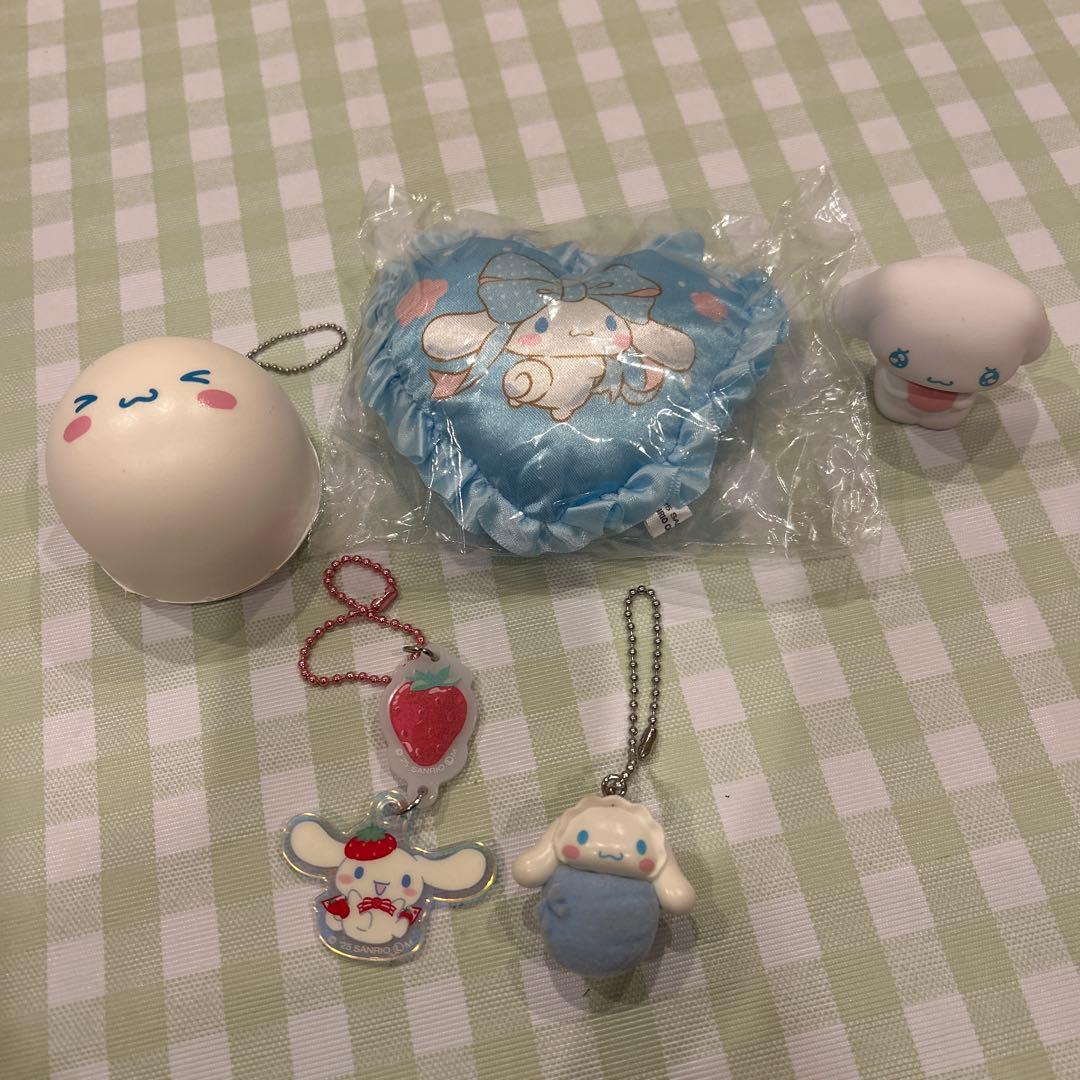 サンリオ シナモンロールグッズ アクリルキーホルダー キーホルダー フィギュア