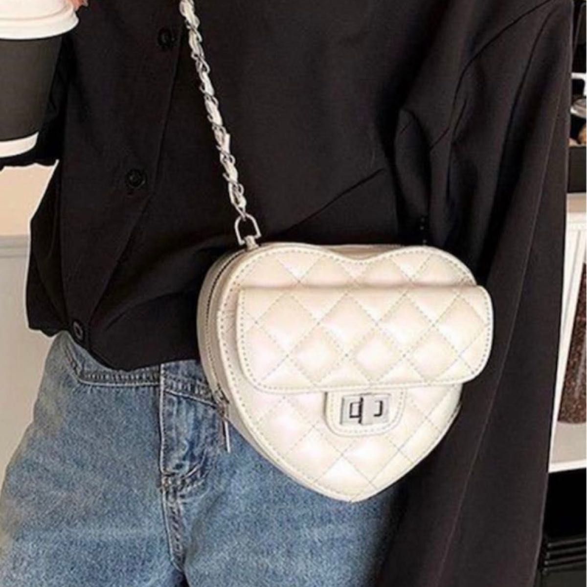 Shoulder bag Bag smartphone shoulder Quilted chain heart-shaped bag White